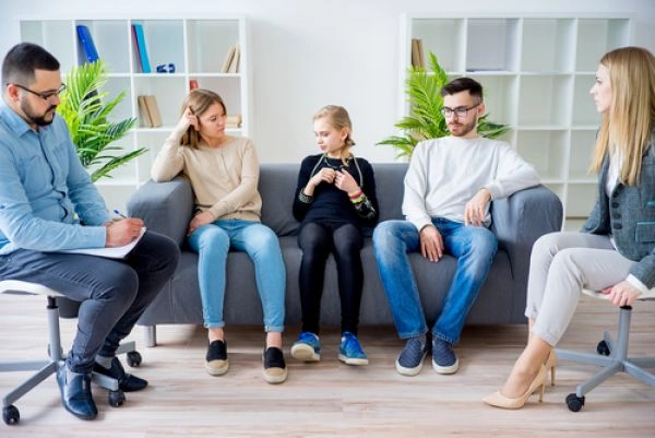 Navigating Family Issues with Therapists