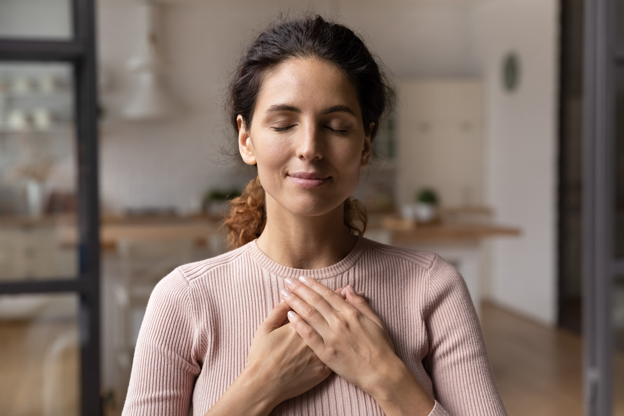 woman setting new year's resolution goals.