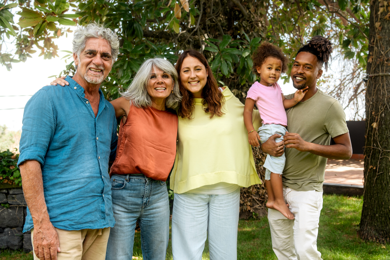 blended families posing for a picture.